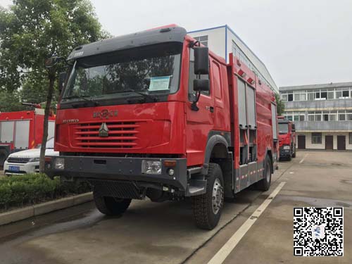 國五重汽6噸四驅(qū)森林水罐消防車