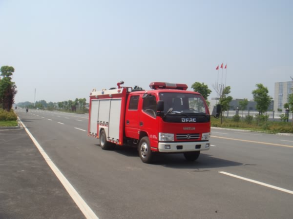 東風(fēng)2噸水罐消防車(chē).jpg